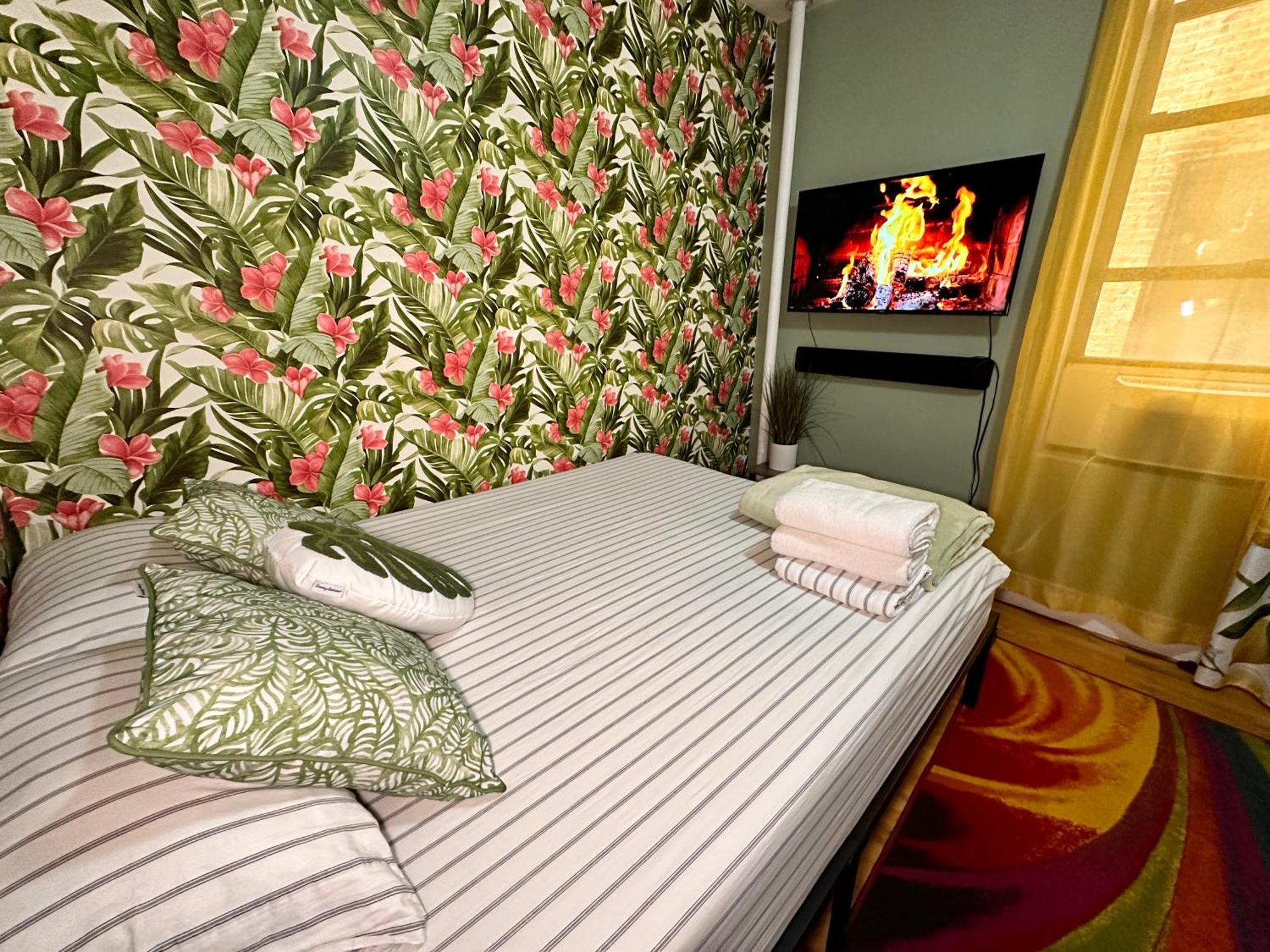 Tropical Comfort Room In Harlem Cozy Stay With Snacks & Style Нью-Йорк Экстерьер фото