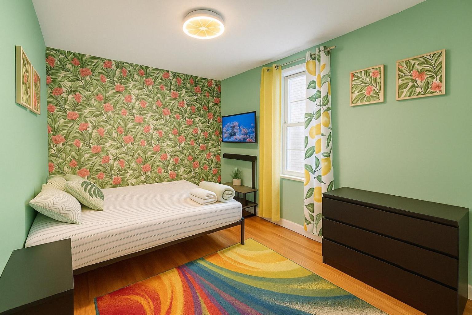 Tropical Comfort Room In Harlem Cozy Stay With Snacks & Style Нью-Йорк Экстерьер фото